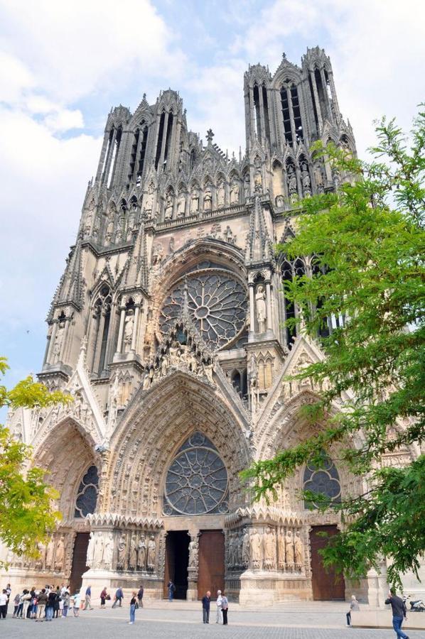ランスLux Cathedraleアパートメント エクステリア 写真